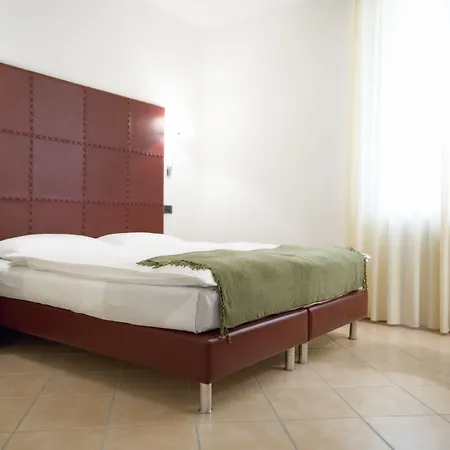 Meridiana فندق 3*